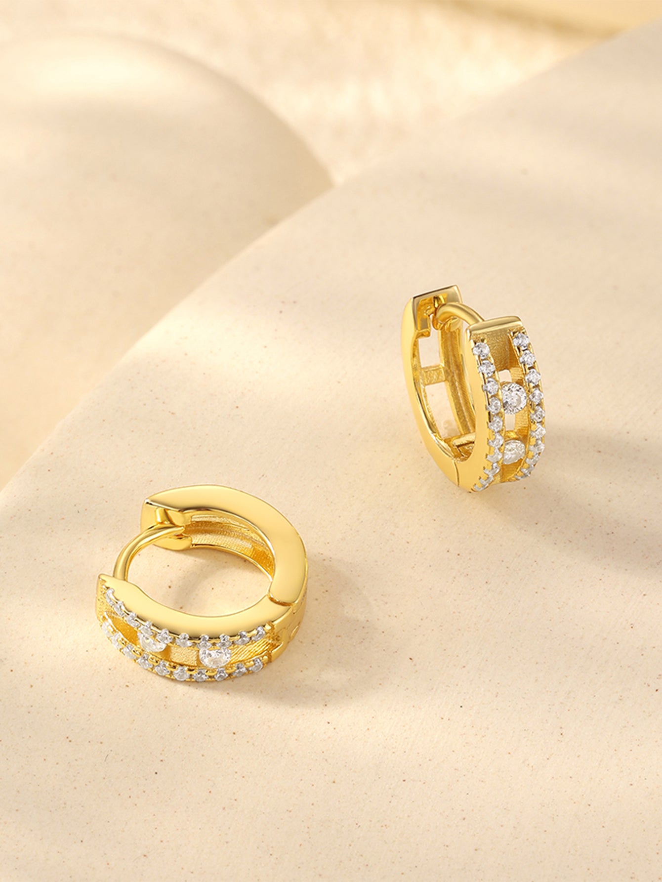 925 Sterling Silver Pavé Zircon Chunky Huggie Hoop Earrings