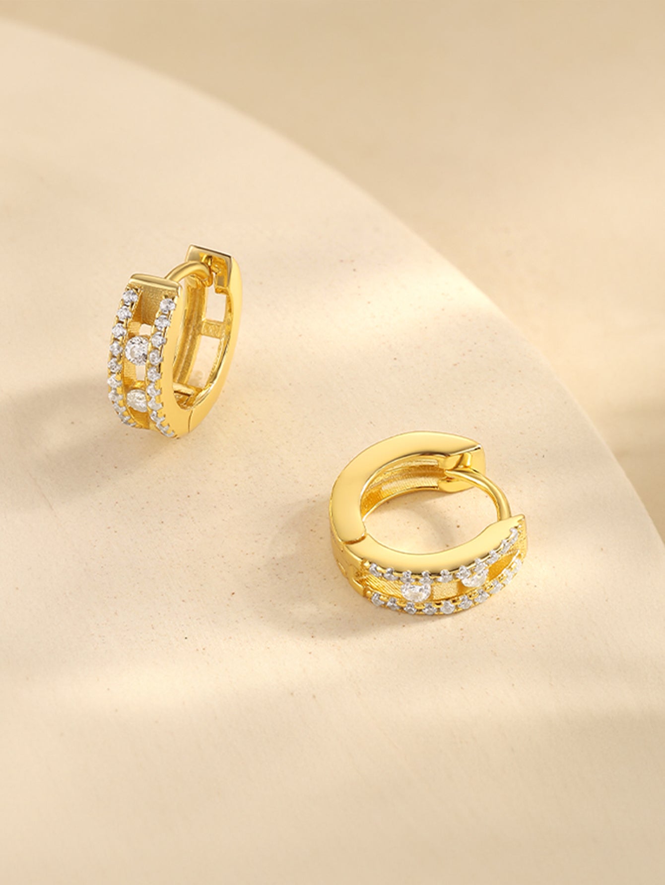 925 Sterling Silver Pavé Zircon Chunky Huggie Hoop Earrings