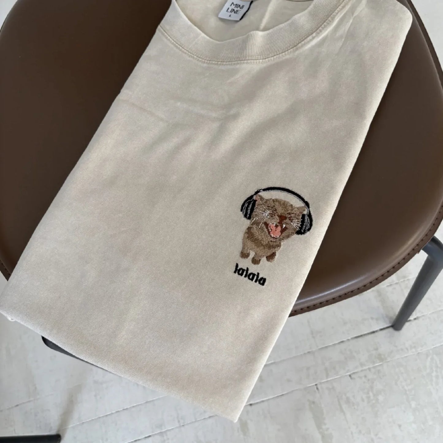 Aoklok & Evokyn Cute Cat Embroidery Couple T-Shirts
