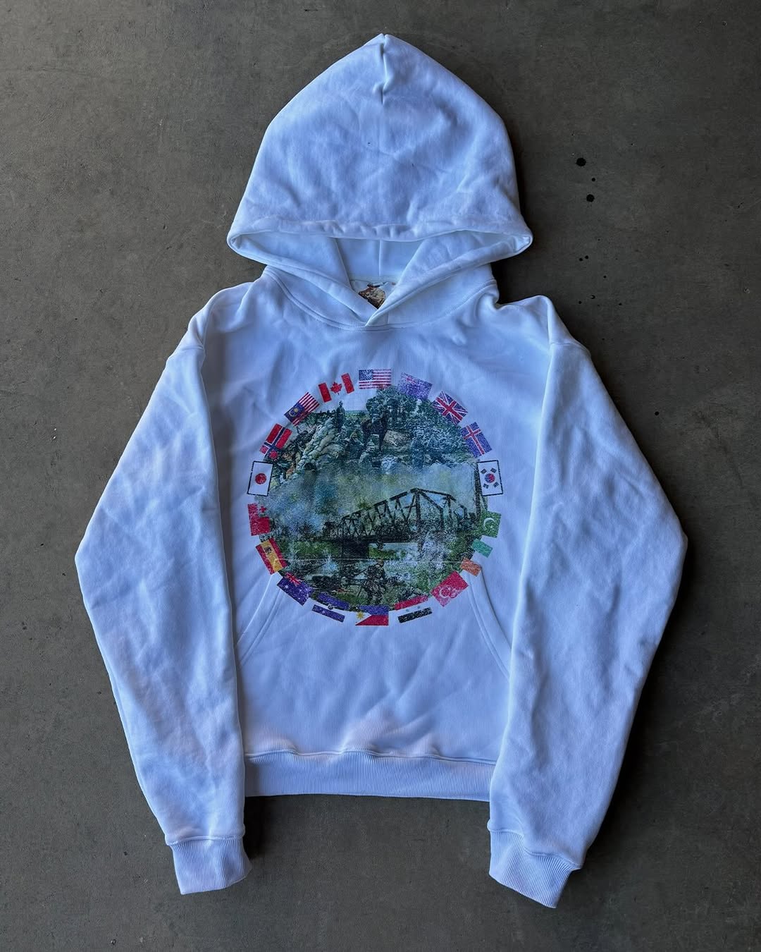 Global Unity Hoodie – Clean Graphic Streetwear Pullover (Unisex)