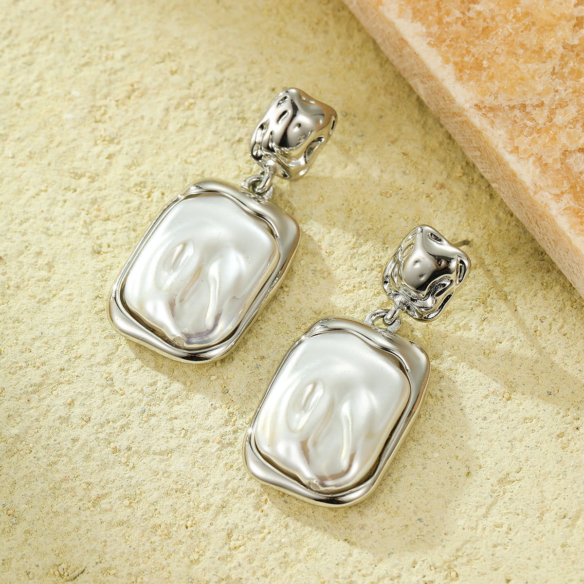 Plated Titanium Minimalist Disc-shaped Flat Back Drop Stud